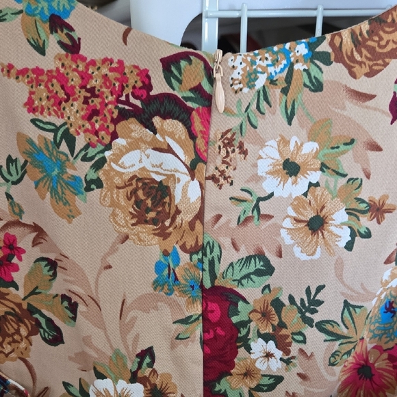 Chic Floral Midi Dress - Pink and Cream - Picture 4 of 4